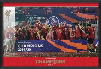 Gerahmte Poster Liverpool FC - Trophy Lift